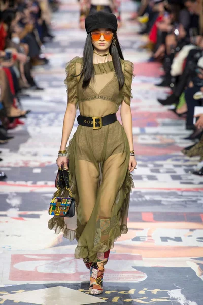 Look 17